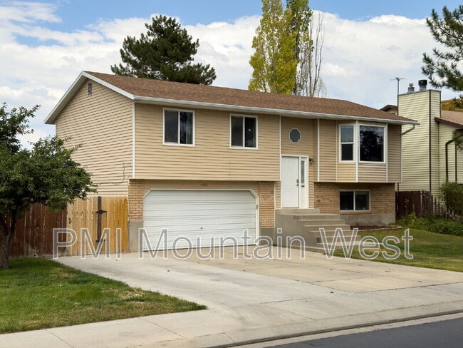 property at 4982 Aspen Shadow Ct