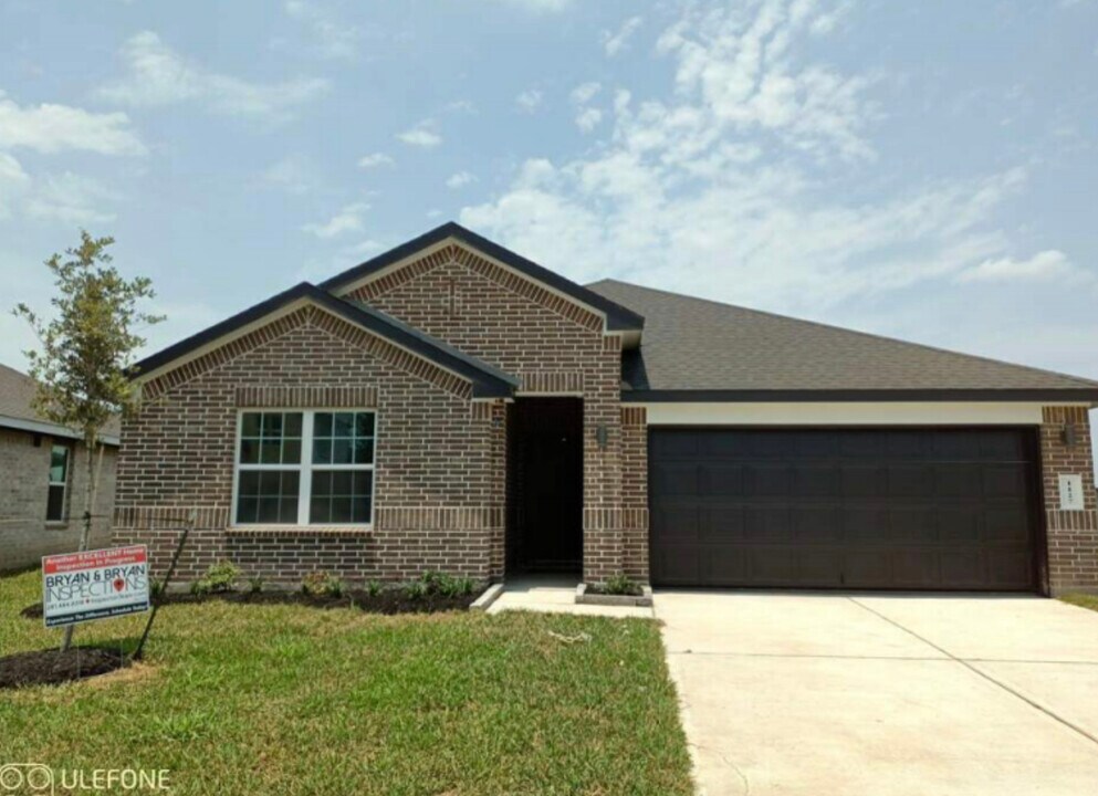 1127 Curly Angora Ct in Rosharon, TX - Building Photo