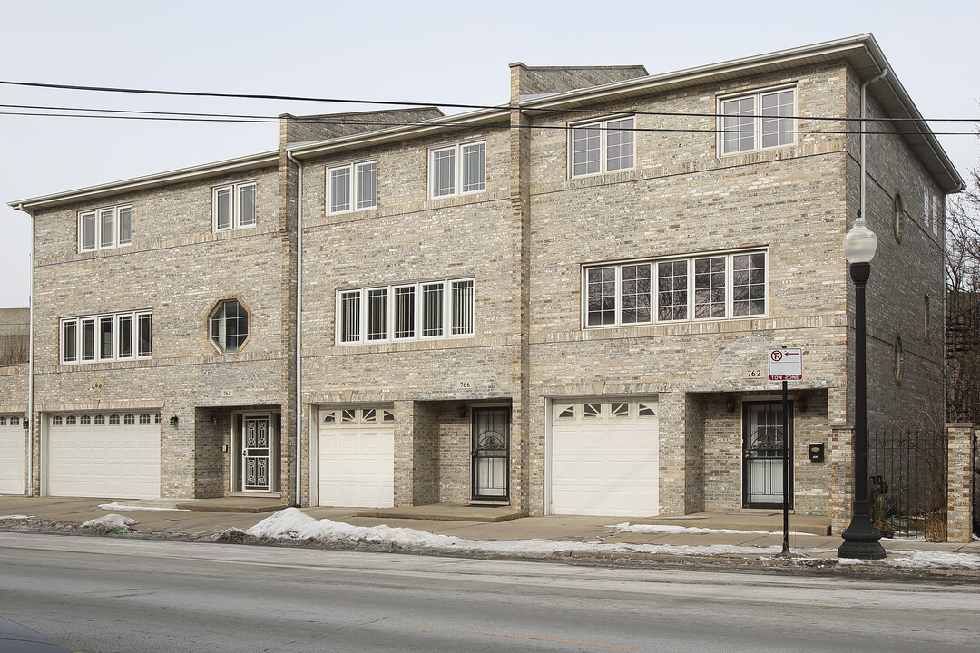 762 W 26th St in Chicago, IL - Building Photo