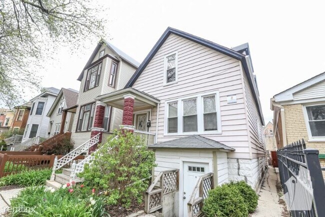 2231 N Sawyer Ave-Unit -# 2 in Chicago, IL - Building Photo - Building Photo
