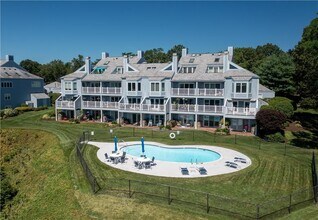 152 Crompton Ave in East Greenwich, RI - Building Photo - Building Photo