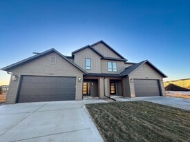 2324 Sweetgrass Dr in Brookings, SD - Building Photo