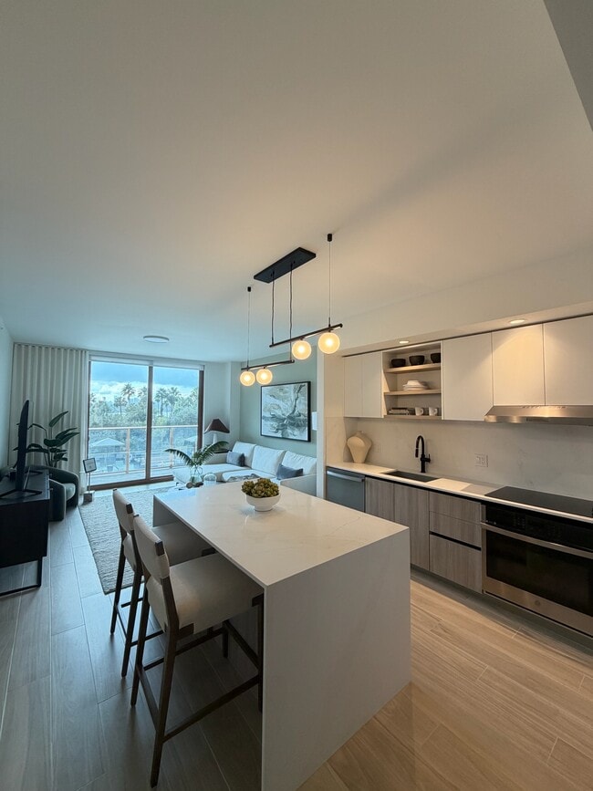 3425 Garden Ave, Unit A30 in Miami Beach, FL - Foto de edificio - Building Photo