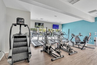 Avana Springs in Corona, CA - Foto de edificio - Interior Photo