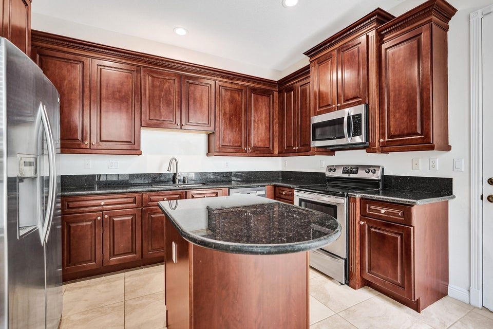 8308 NW 9th Ave in Boca Raton, FL - Foto de edificio