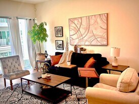 6735 Yucca St in Los Angeles, CA - Building Photo