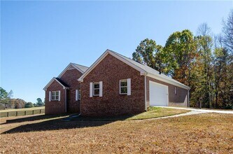 3950 Chattahoochee Rd in Cumming, GA - Building Photo - Building Photo