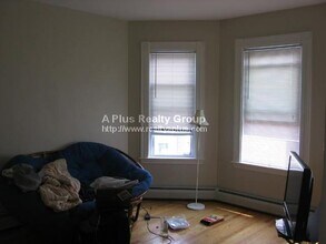 5 Buckley Ave, Unit 3 in Boston, MA - Foto de edificio - Building Photo