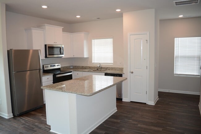 258 Yorktown Ln in Sanford, NC - Building Photo - Building Photo