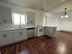 12418 W 13th Ave in Airway Heights, WA - Building Photo - Building Photo