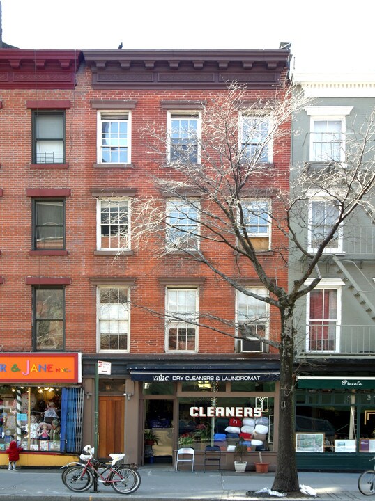 619 Hudson St in New York, NY - Building Photo