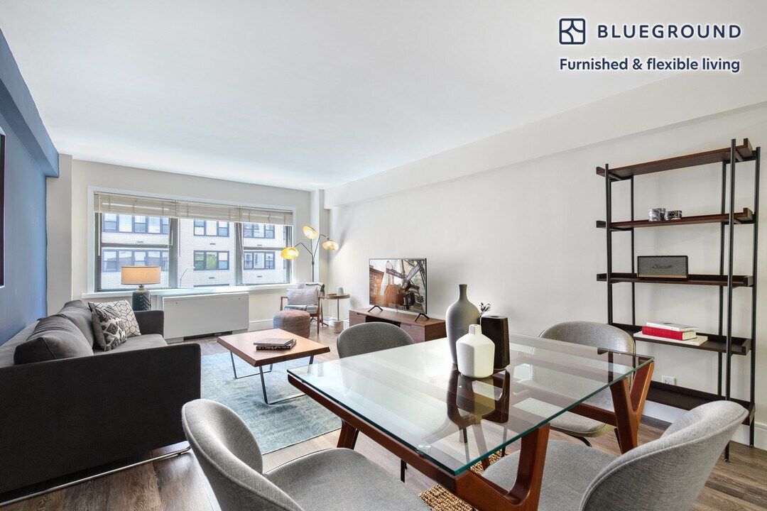 225 E 63rd St in New York, NY - Building Photo