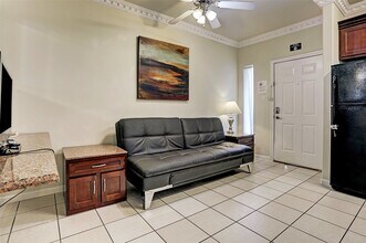6468 Corporate Dr in Houston, TX - Building Photo - Building Photo