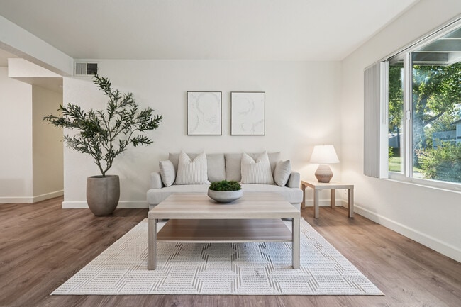 Aggie Square Apartments in Davis, CA - Building Photo - Building Photo