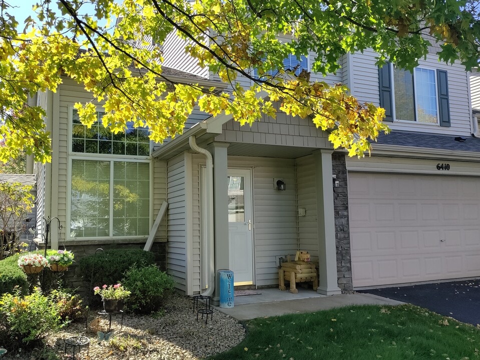 6410 Lakota Trl in Lino Lakes, MN - Foto de edificio