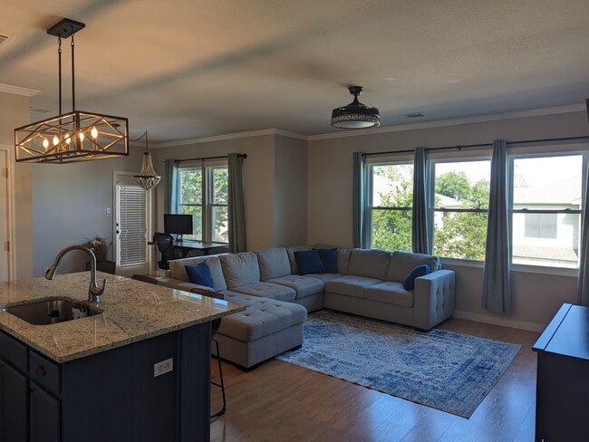 7501 Shadowridge Run, Unit 135 in Austin, TX - Foto de edificio - Building Photo