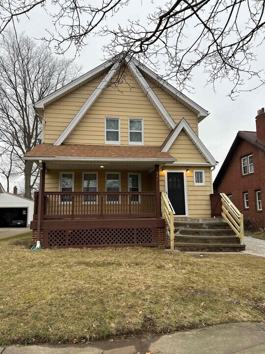 680 Glendora Ave in Akron, OH - Building Photo
