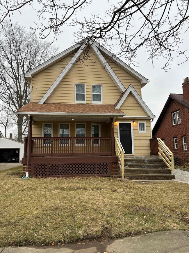 property at 680 Glendora Ave