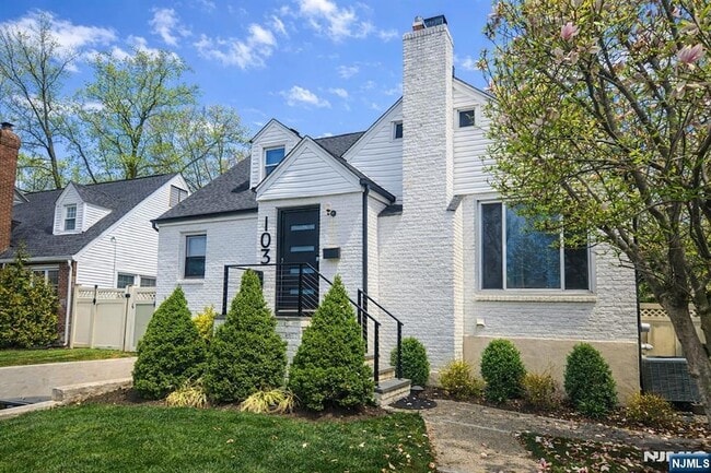 103 E Cedar Ln in Teaneck, NJ - Building Photo - Building Photo