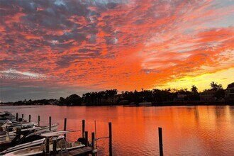 5600 Collins Ave in Miami, FL - Foto de edificio - Building Photo