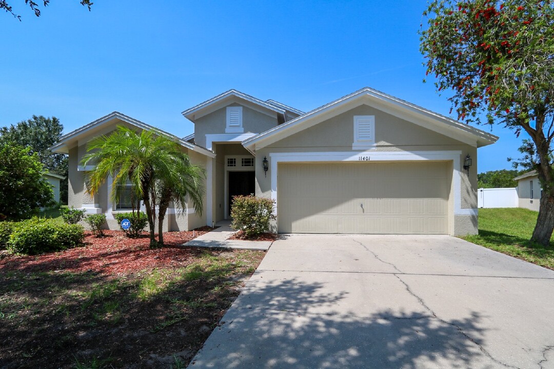 11401 Flora Springs Dr in Riverview, FL - Building Photo