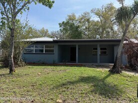 9 Lemoine Ave in Titusville, FL - Building Photo