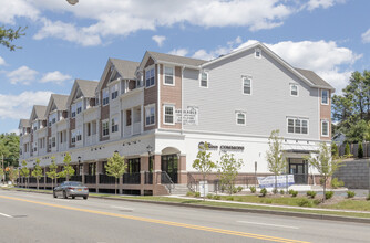 River Commons in Teaneck, NJ - Building Photo - Building Photo