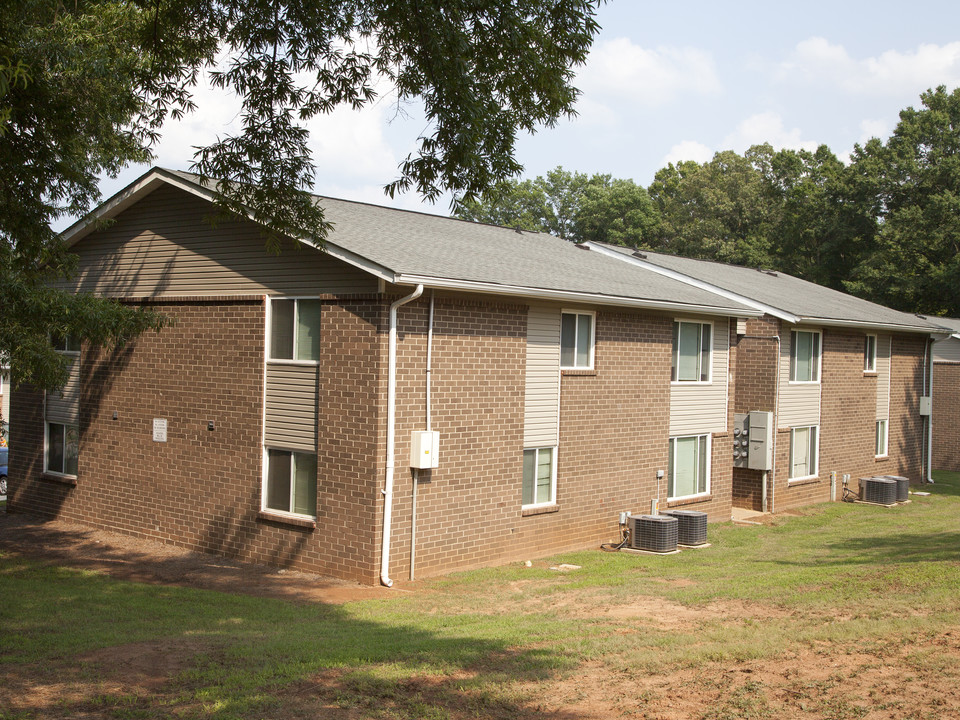 Brownstone Commons Apartments in Eden, NC - Building Photo