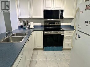 1 Elm Dr W in Mississauga, ON - Building Photo - Building Photo