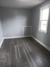 146 Wanda Ave, Unit Upper Front in Buffalo, NY - Foto de edificio - Building Photo