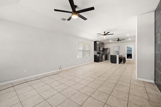 202 Low Bramble Dr in Hutto, TX - Building Photo - Building Photo