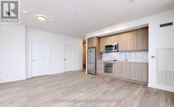 36 Forest Manor Rd in Toronto, ON - Building Photo - Building Photo