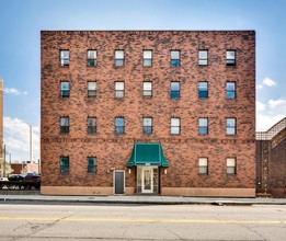 Milwaukee Apartments in Detroit, MI - Foto de edificio - Building Photo