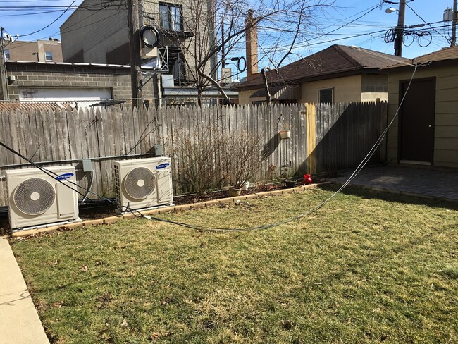 2415 W Cortland St, Unit 2 bedroom unit in Chicago, IL - Building Photo - Building Photo