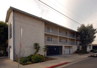 4064 W 116th St in Hawthorne, CA - Foto de edificio - Building Photo