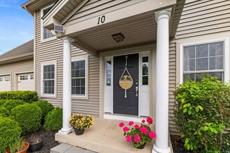 10 Farms Rd in East Windsor, CT - Building Photo - Building Photo