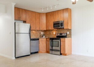 1900 NE 46th St, Unit A2A in Fort Lauderdale, FL - Building Photo - Building Photo