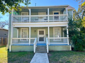 812-816 Hays St in San Antonio, TX - Building Photo