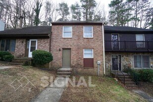 725 Eastern Manor Ln in Birmingham, AL - Building Photo