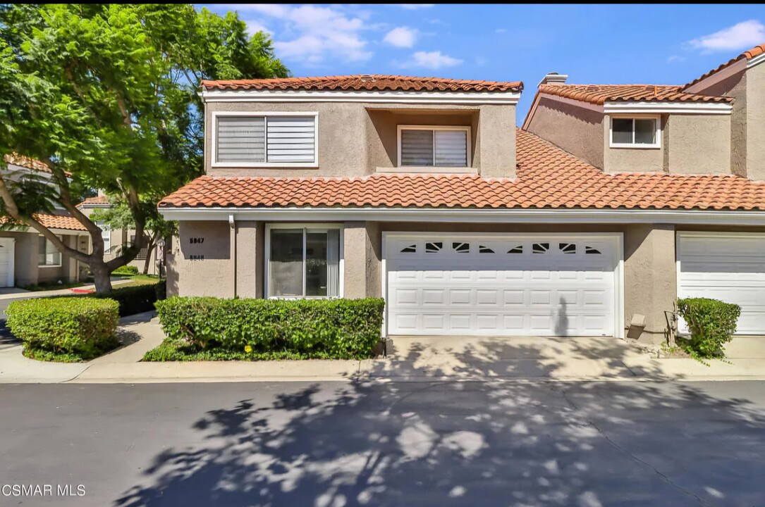 5949 Paseo Encantada in Camarillo, CA - Building Photo