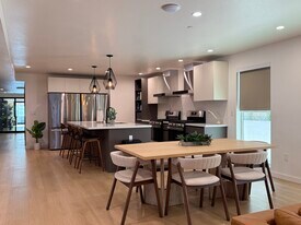 1929 N Commonwealth Ave, Unit 215 in Los Angeles, CA - Building Photo