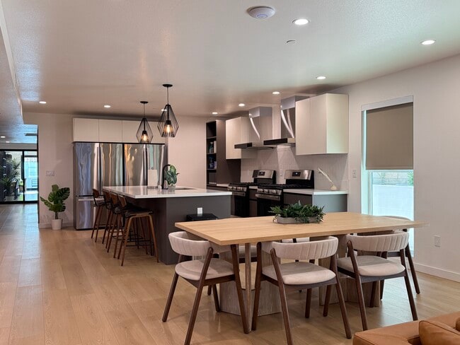 1929 N Commonwealth Ave, Unit 206