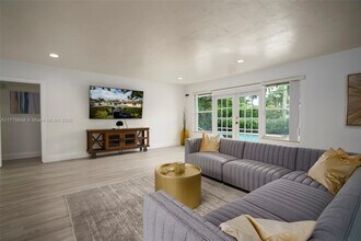1254 Polk St in Hollywood, FL - Building Photo - Building Photo