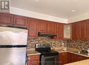 5048 Willowood Dr in Mississauga, ON - Building Photo - Building Photo