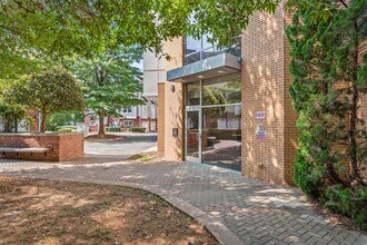 2200 Lyndhurst Ave in Charlotte, NC - Building Photo - Building Photo