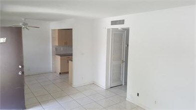 401 SW 13th Pl in Deerfield Beach, FL - Building Photo - Building Photo