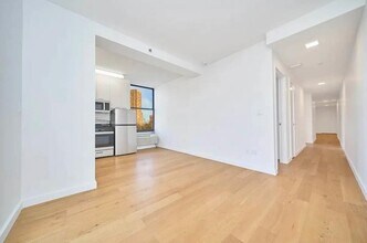 2338 2nd Ave in New York, NY - Building Photo - Building Photo