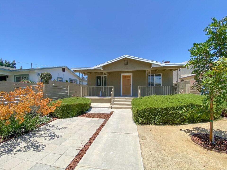 2835 N Coolidge Ave in Los Angeles, CA - Building Photo