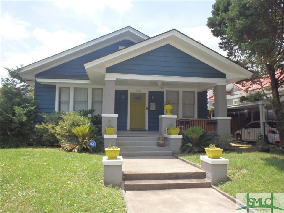 325 E 49th St in Savannah, GA - Building Photo