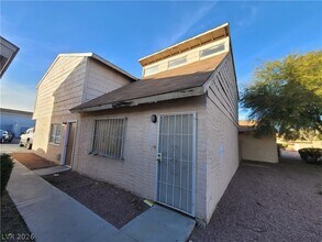 5126 Golden in Las Vegas, NV - Building Photo - Building Photo